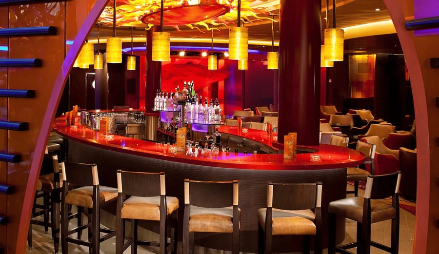 Латиноамериканский бар Boleros на Legend of the Seas